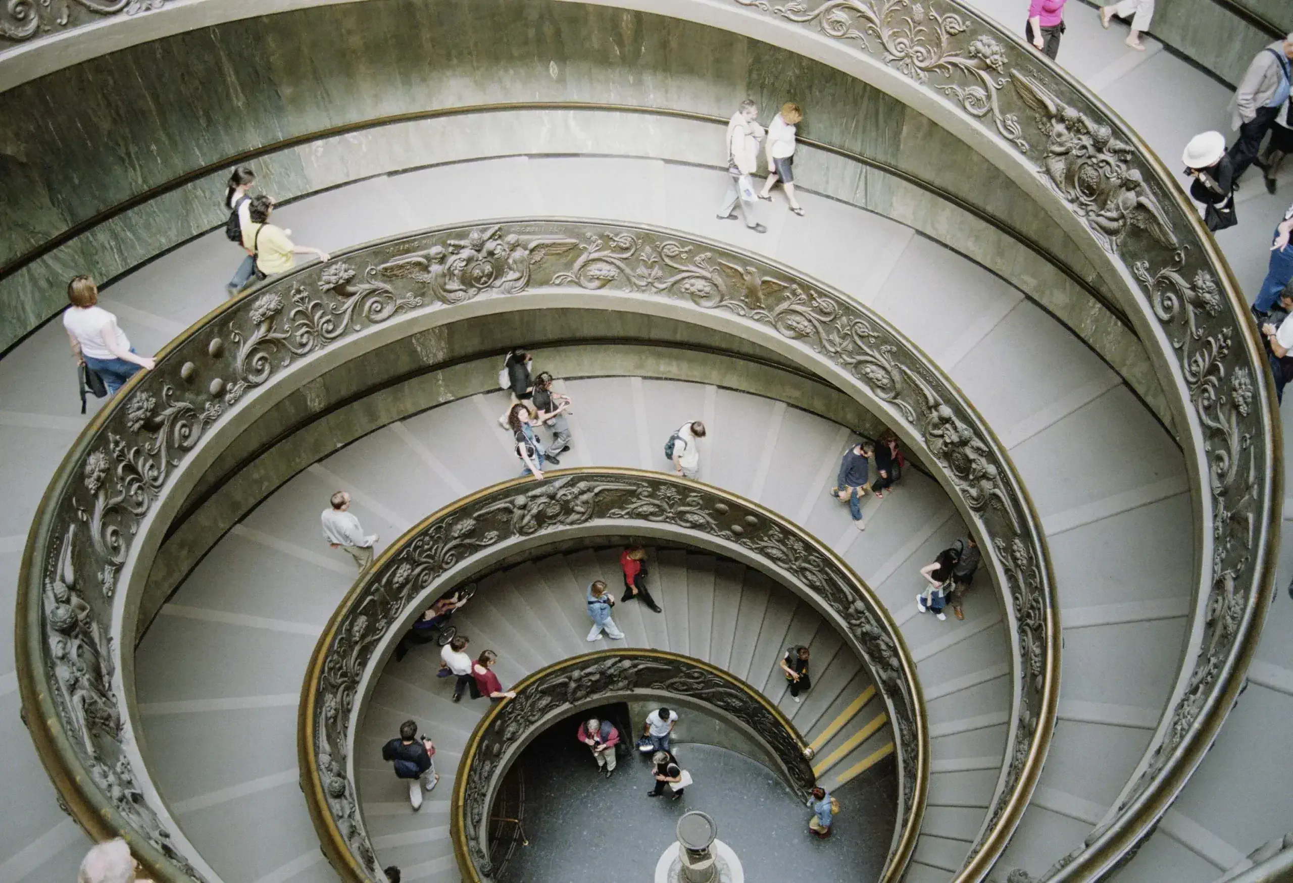 dest_italy_rome_vatican_museum_gettyimages-200384111-001