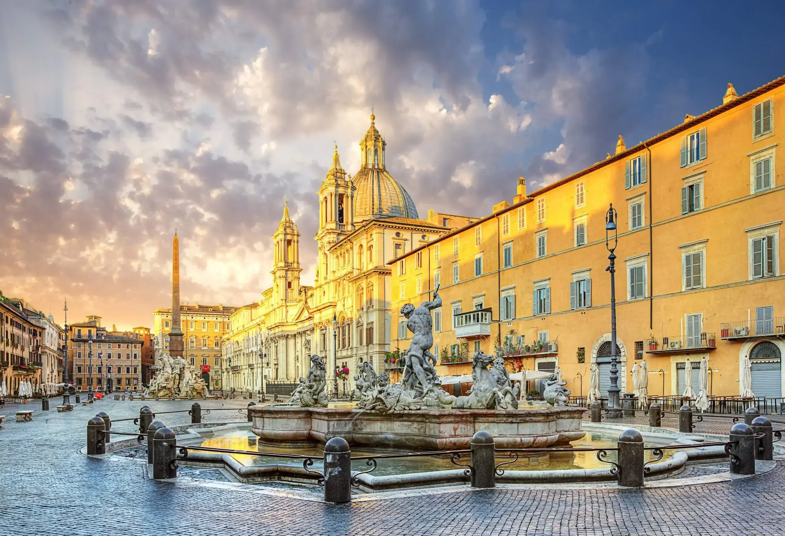dest_italy_rome_piazza-navona_shutterstock-premier_151146038
