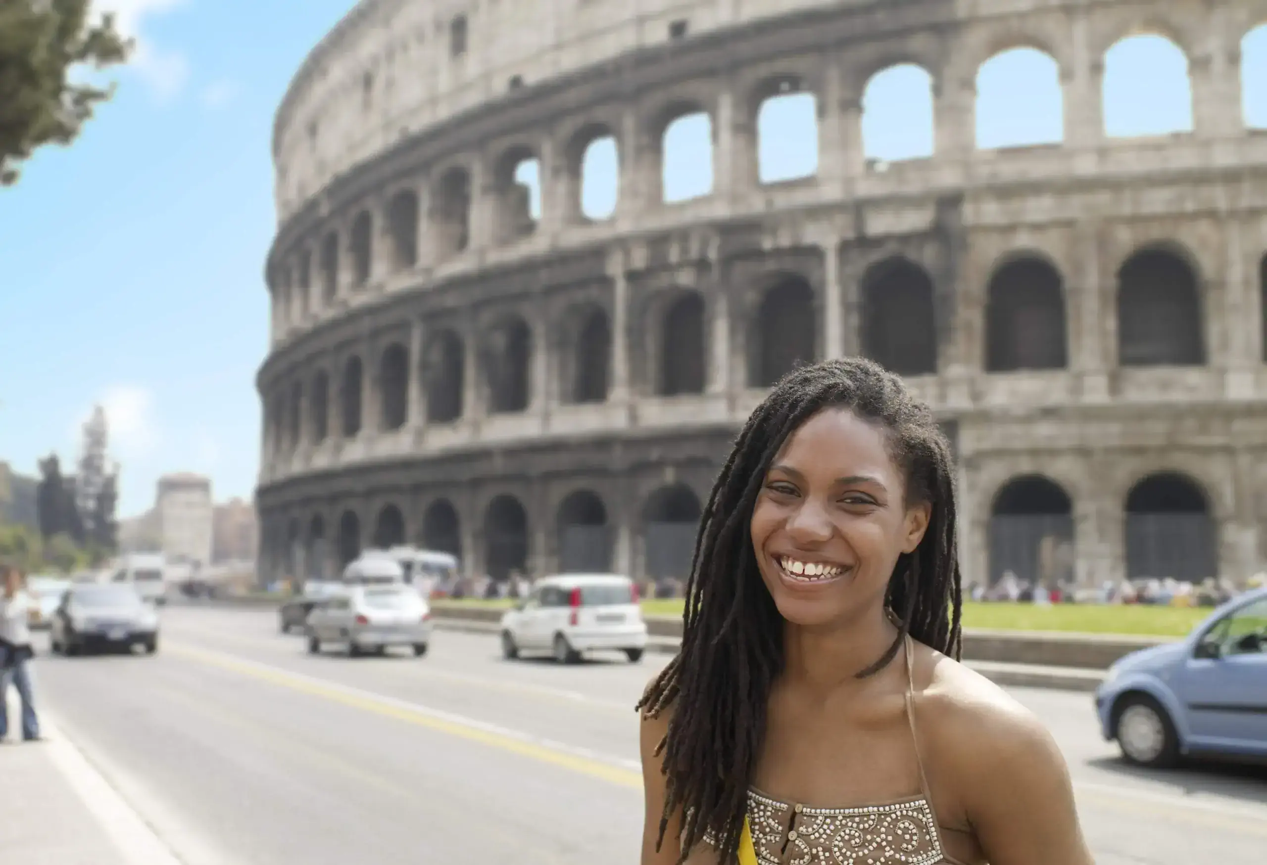 dest_italy_rome_coliseum_people_woman_gettyimages-200524251-003_universal_within-usage-period_88937