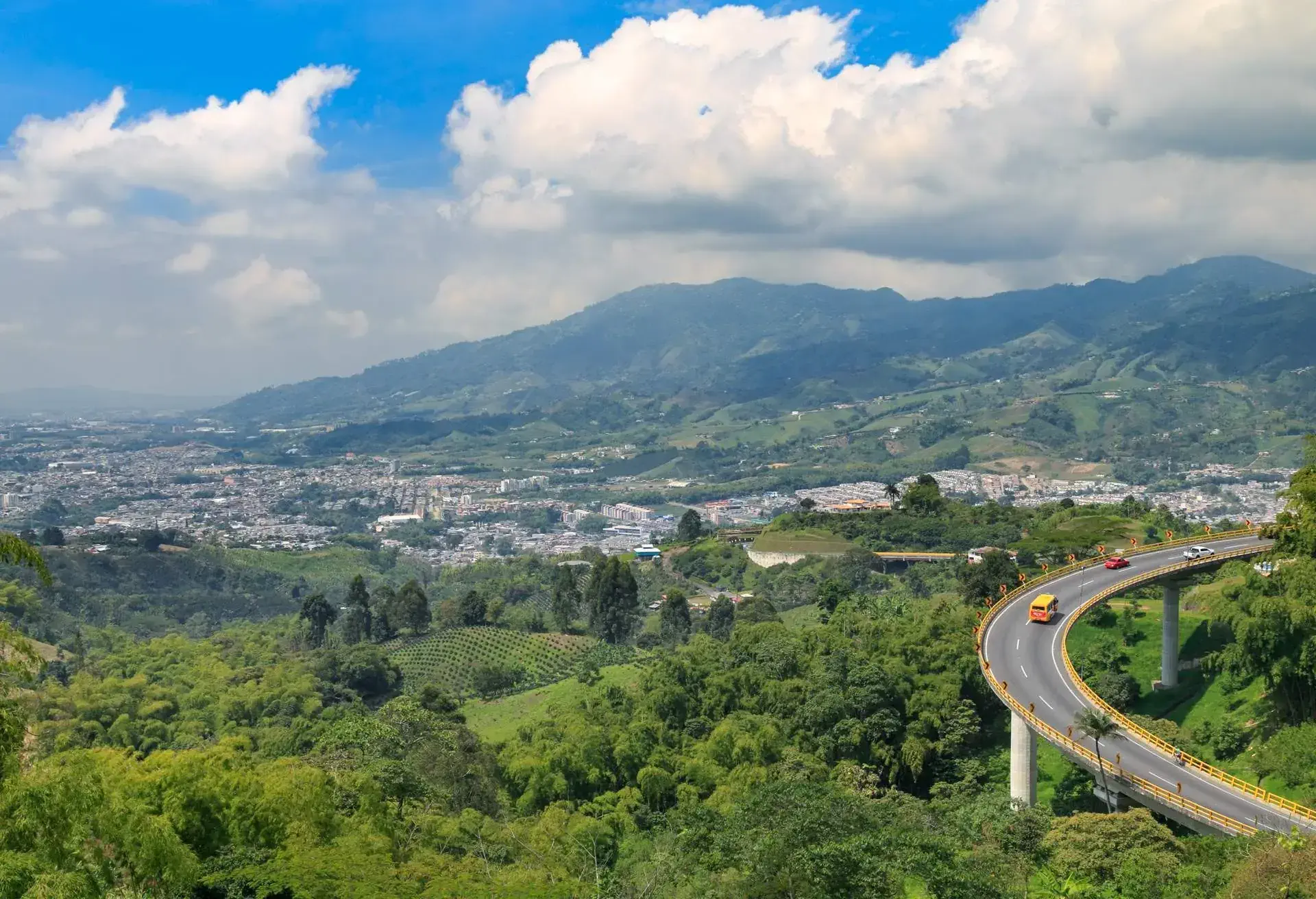 dest_columbia_andes_shutterstock-premier_367592882