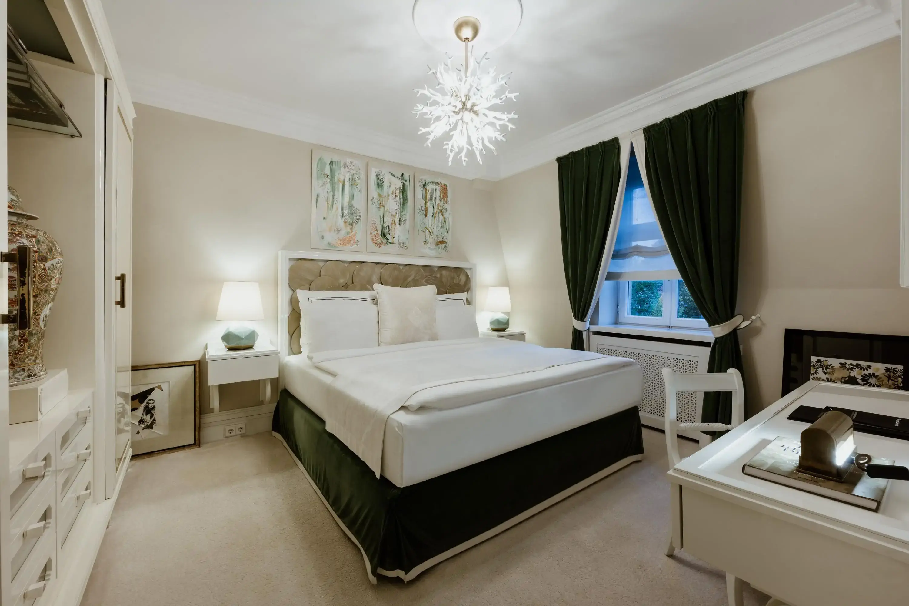 Glamorous luxurios hotel room