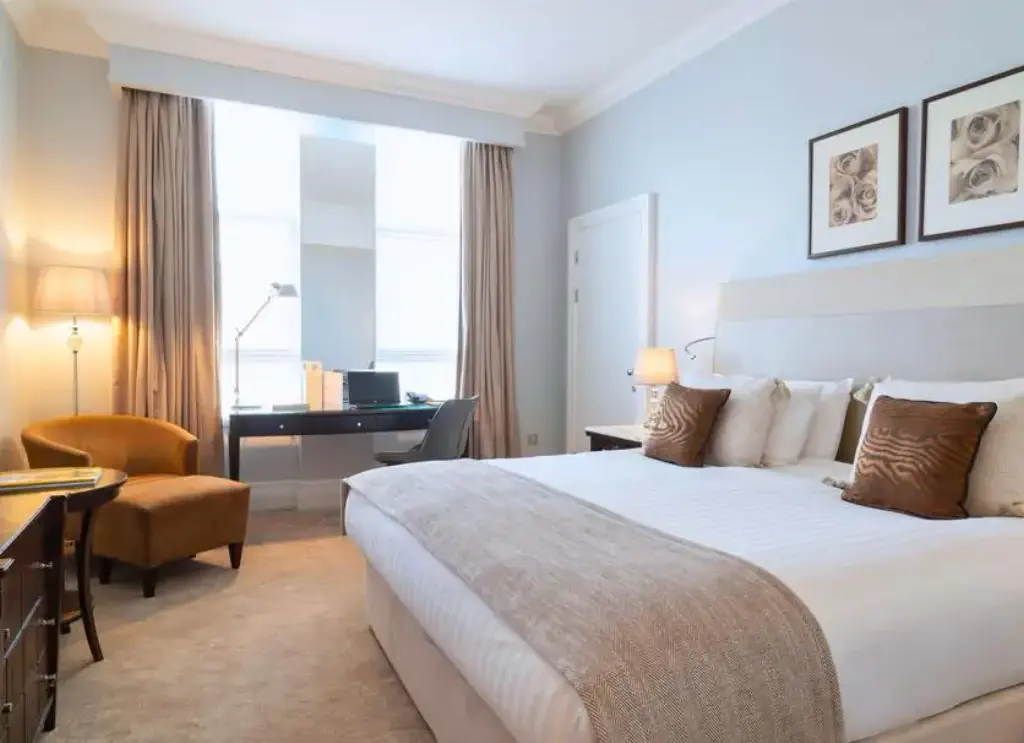 London Bridge Hotel provided by Leonardo.