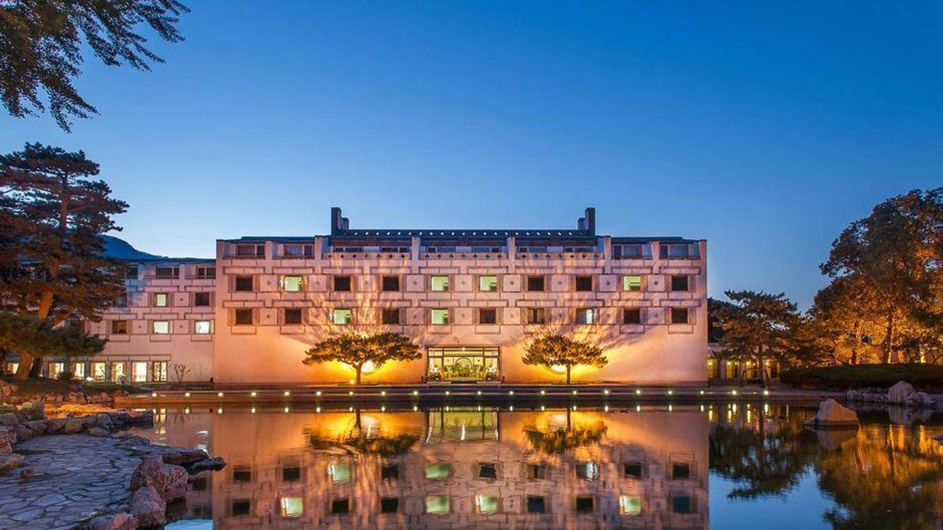 Fragrant Hill Hotel