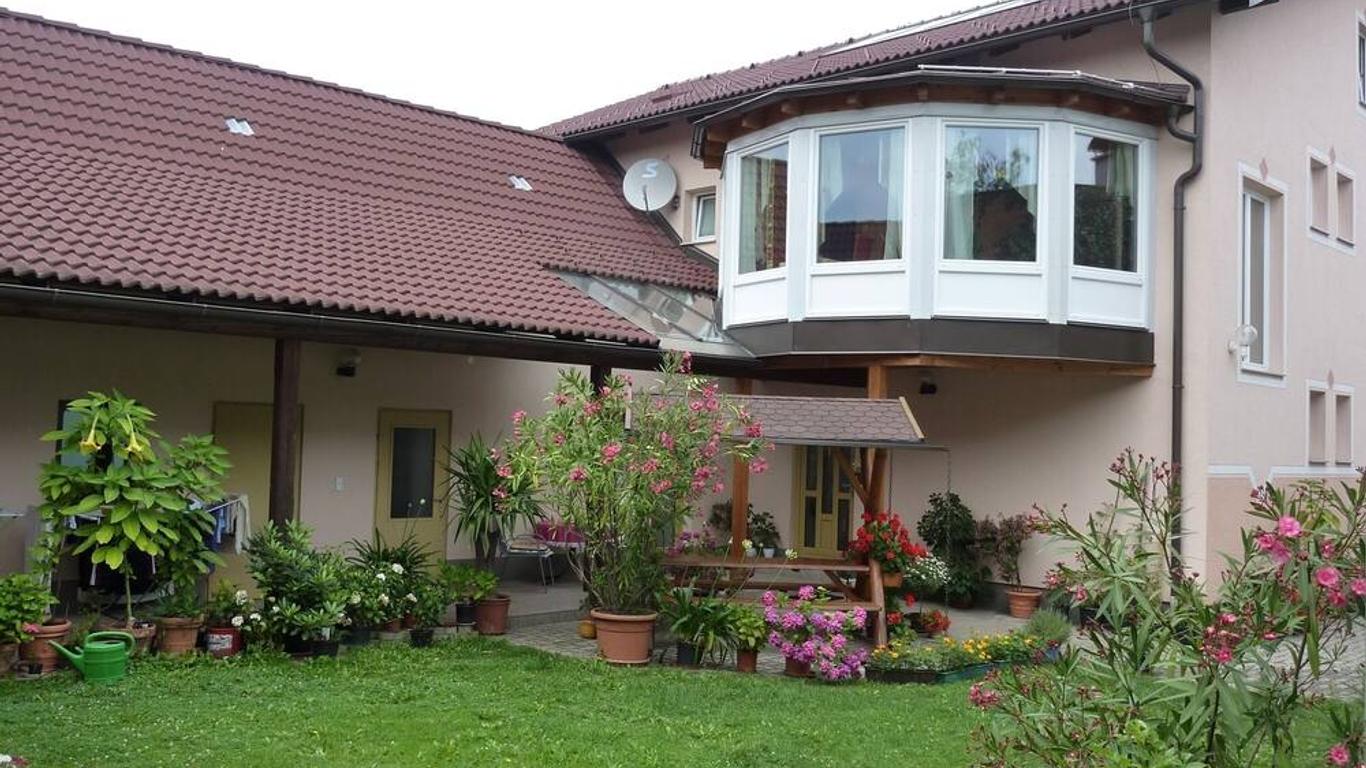 Gertis Blumenhof Privatzimmer, Ferienwohnung