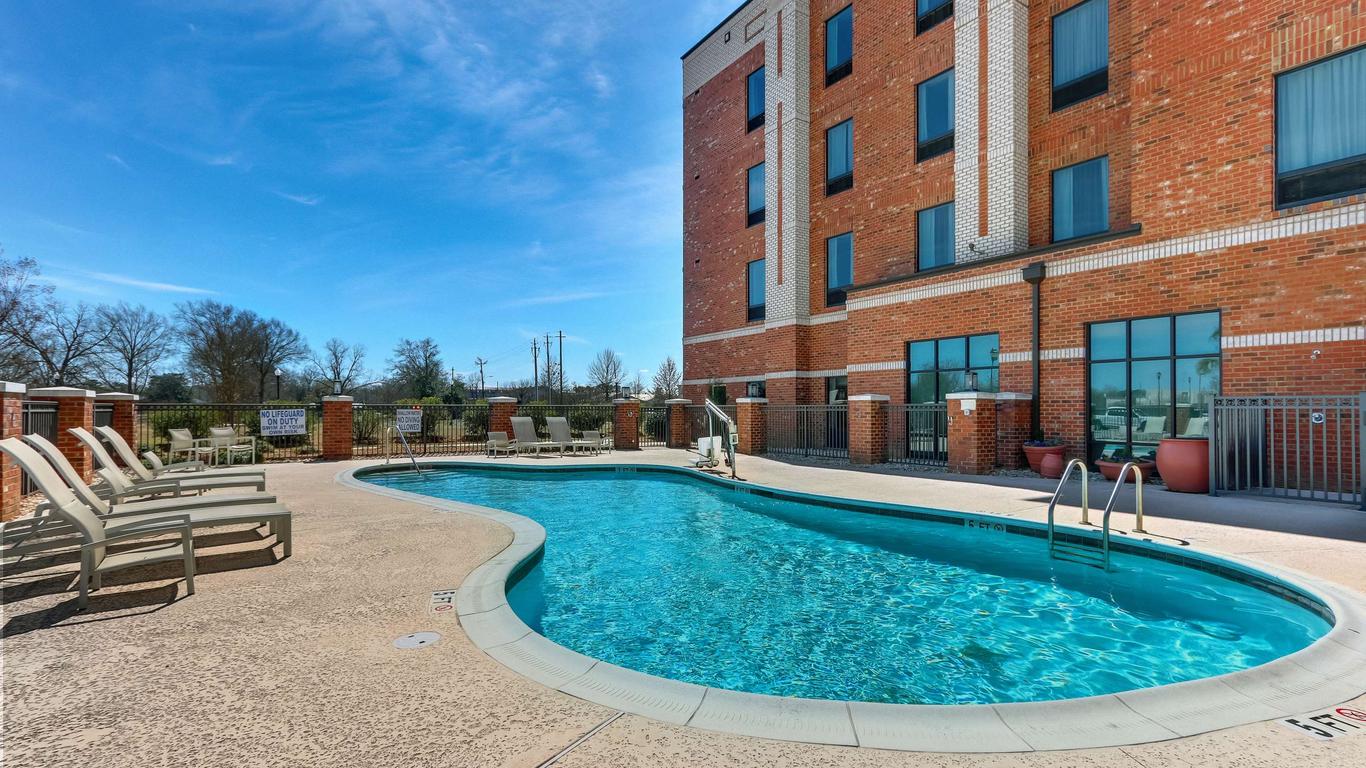 Hampton Inn & Suites - Hartsville, SC