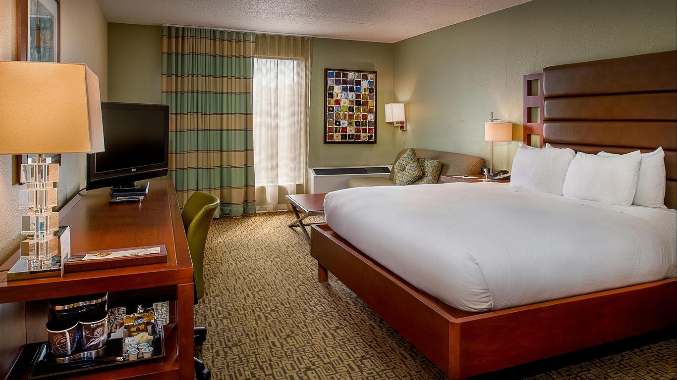 DoubleTree by Hilton Collinsville - St. Louis