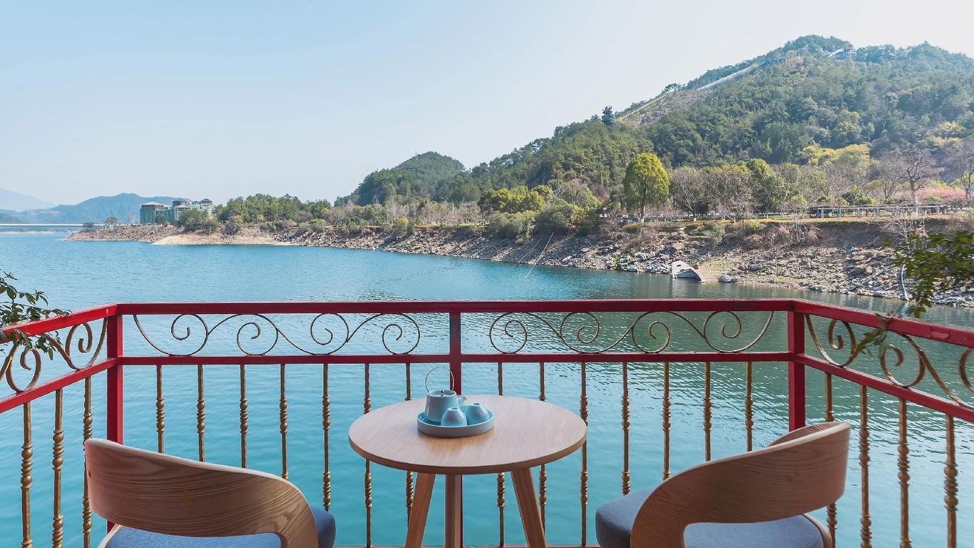 Qiandao Lakeview Houseboat Hotel & Resort