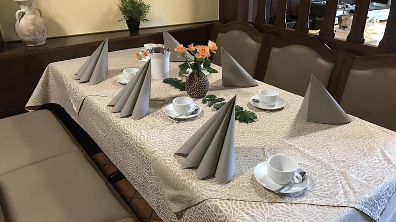 Nanis Hotel & Appartements