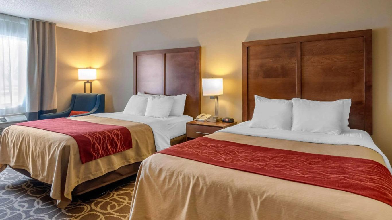 Comfort Inn Dyersville Near Field of Dreams