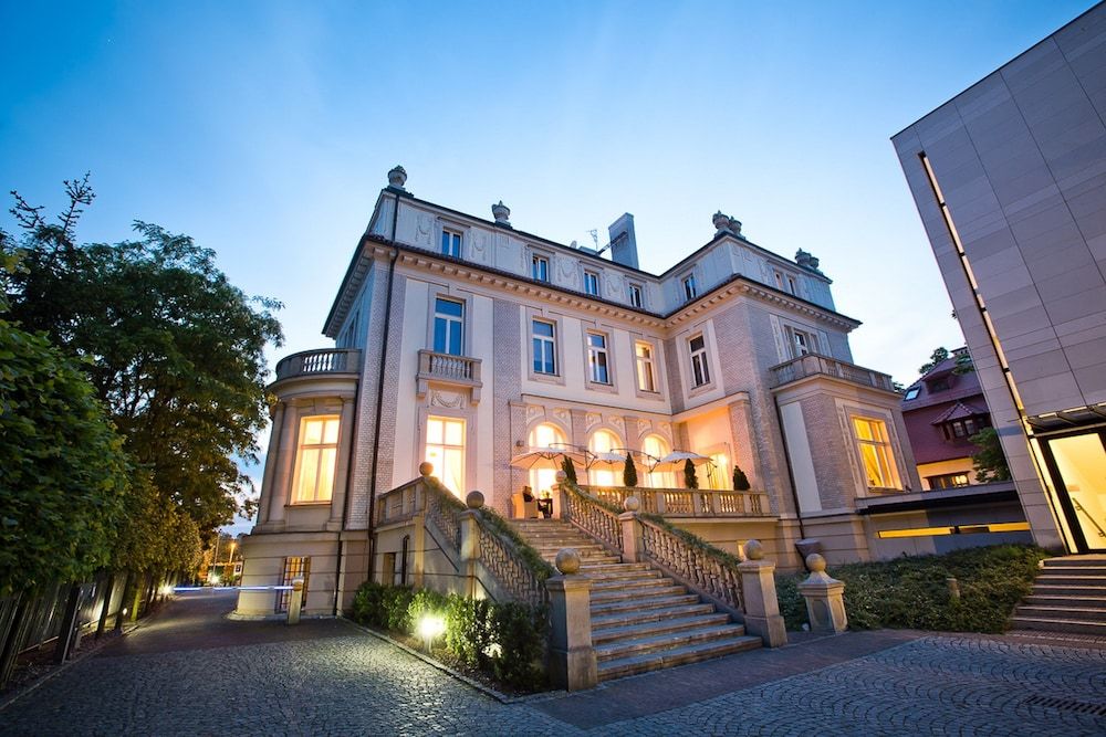 Gebäude