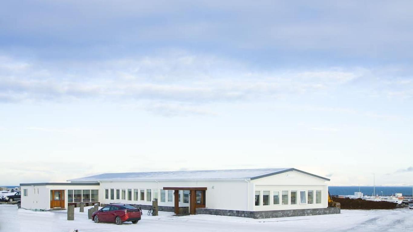 KEF Guesthouse by Keflavík airport