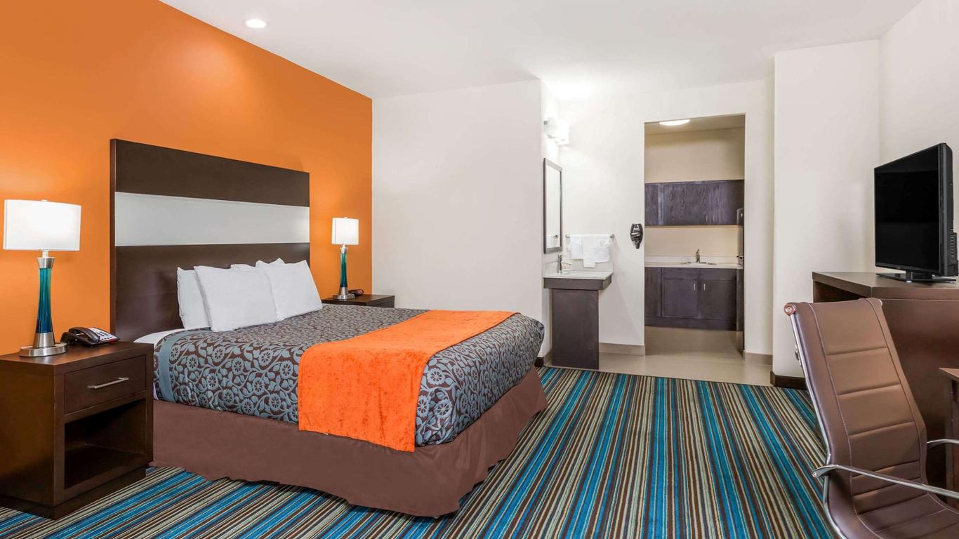 Days Inn & Suites by Wyndham Katy