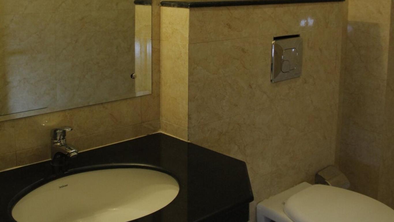 Hotel Regal Airport