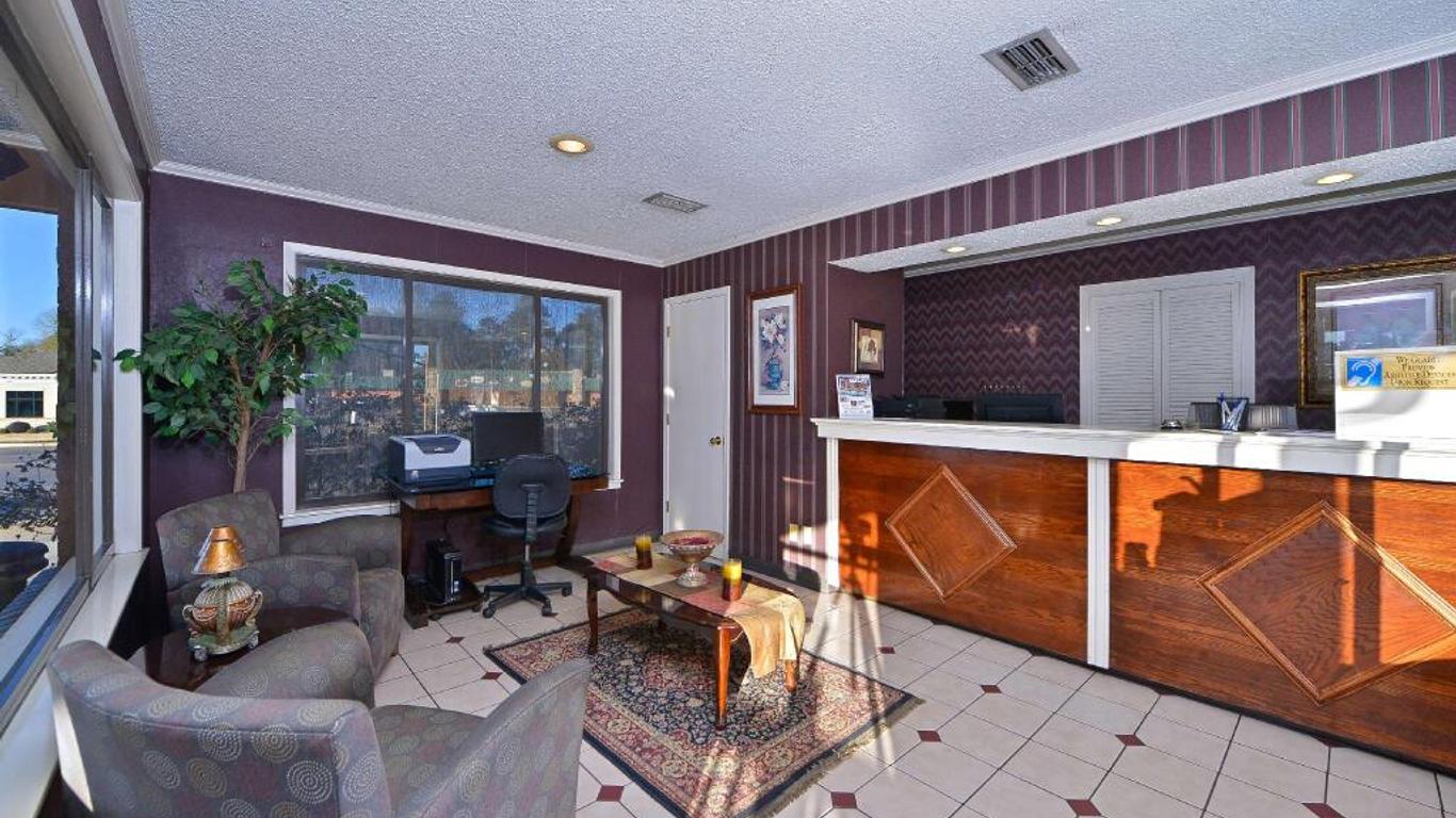 Xecutive Inn and Suites