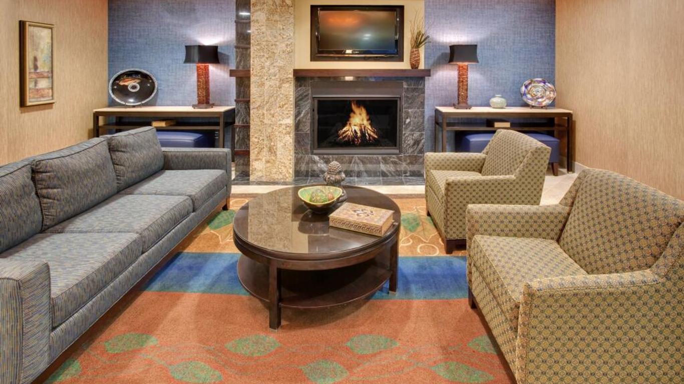 Holiday Inn Express Hotel & Suites Grand Island