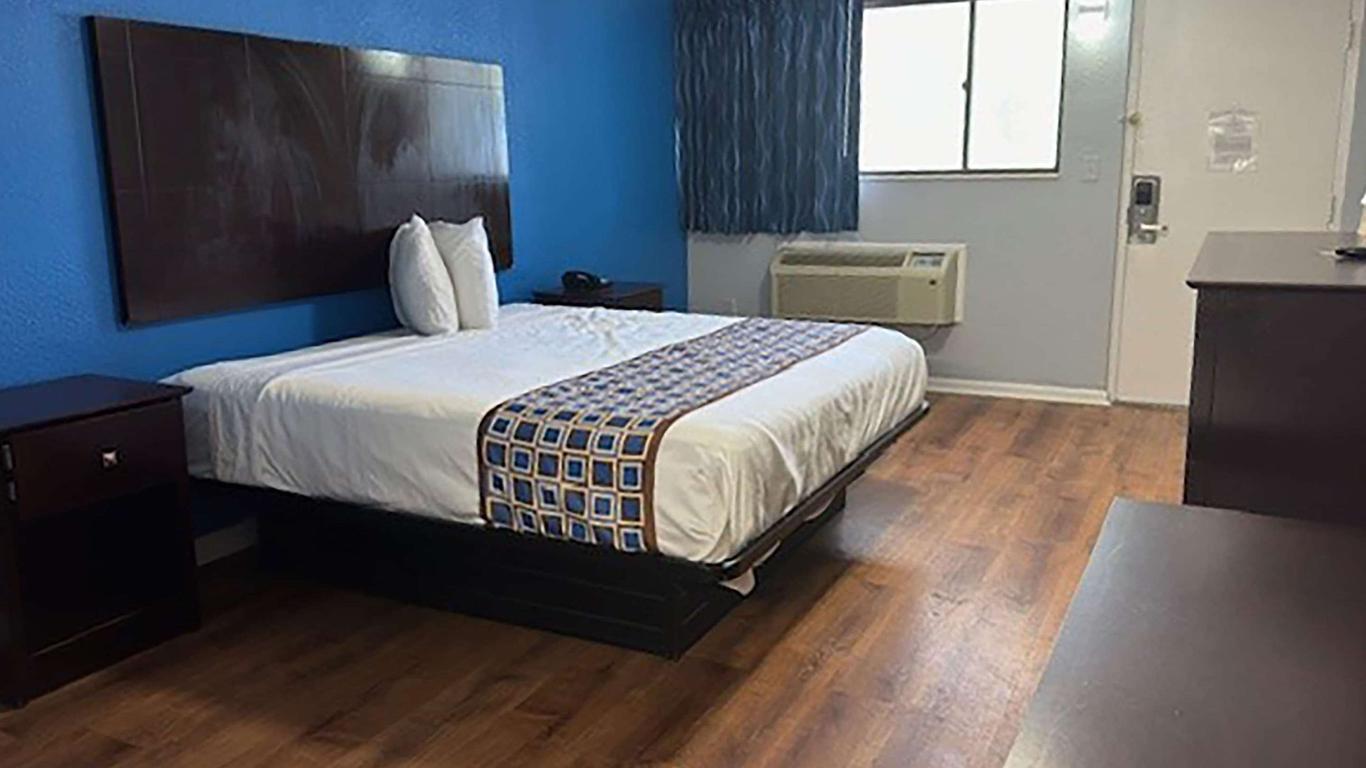 Super 8 by Wyndham Portsmouth - Norfolk