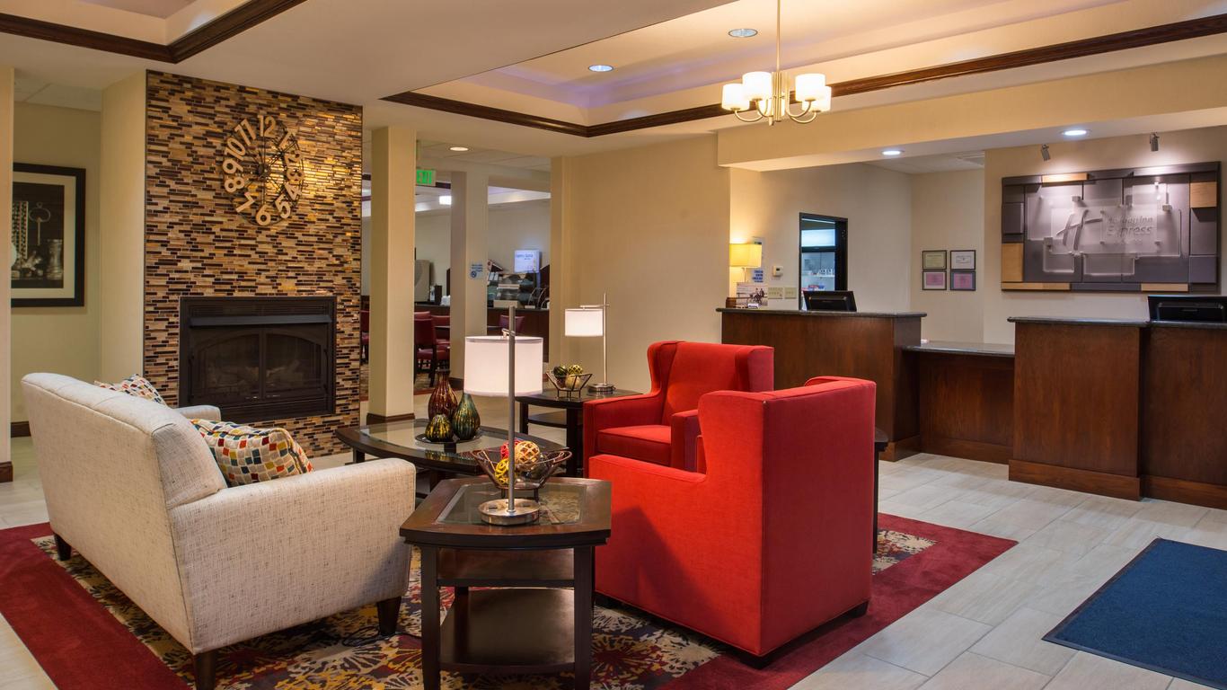 Holiday Inn Express & Suites Pittsburg