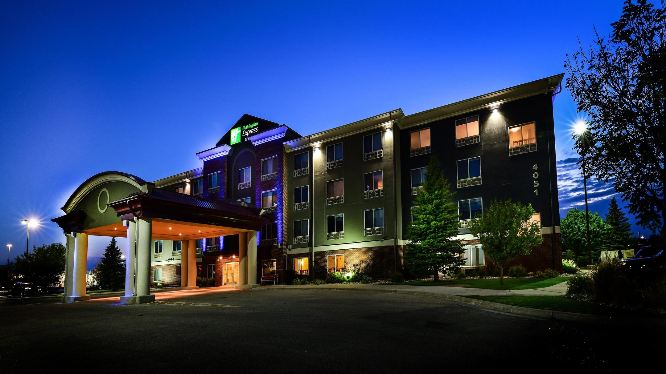 Holiday Inn Express Hotel & Suites Grand Forks, An IHG Hotel ab 66 €. Hotels in Grand Forks KAYAK Holiday Inn Express Hotel & Suites Grand Forks, An IHG Hotel ab 66 €. Hotels in Grand Forks KAYAK