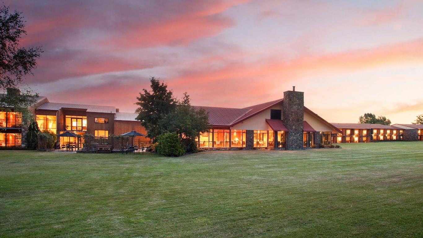 Distinction Mackenzie Country Hotel