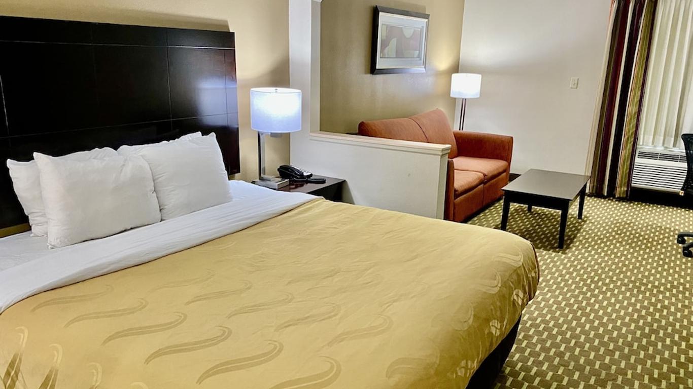 Quality Inn & Suites Pine Bluff
