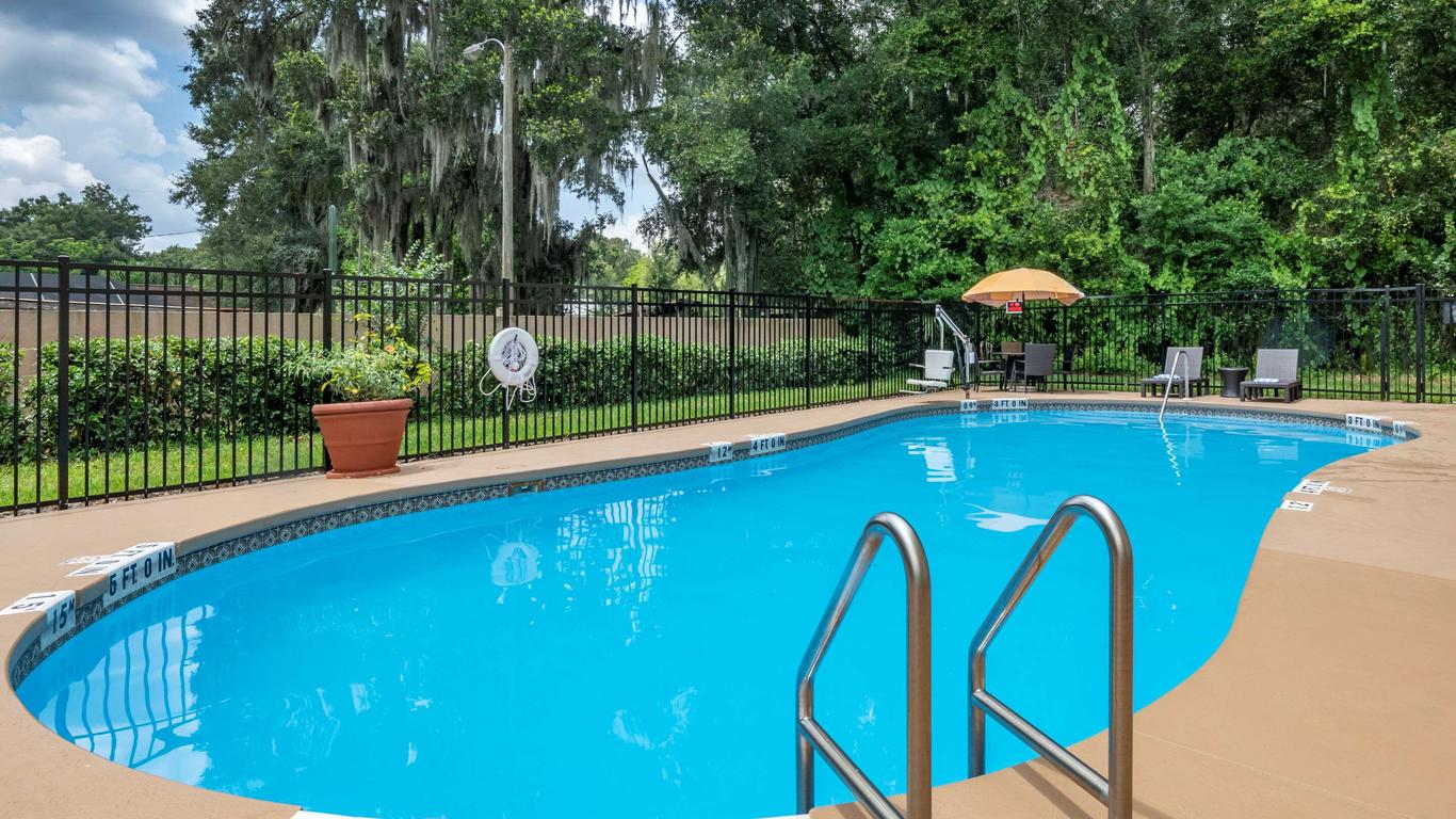 Comfort Inn and Suites DeLand - near University