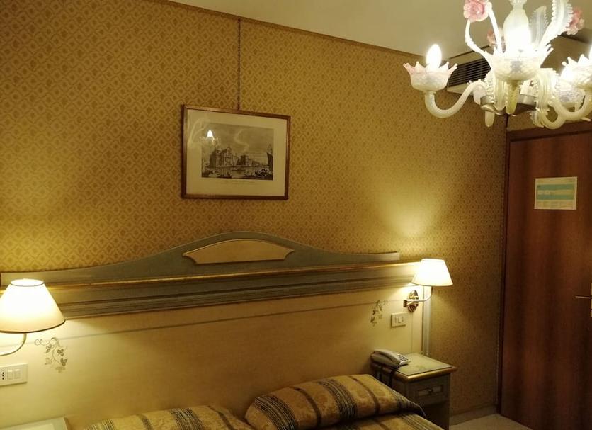 Zimmerausstattung Foto