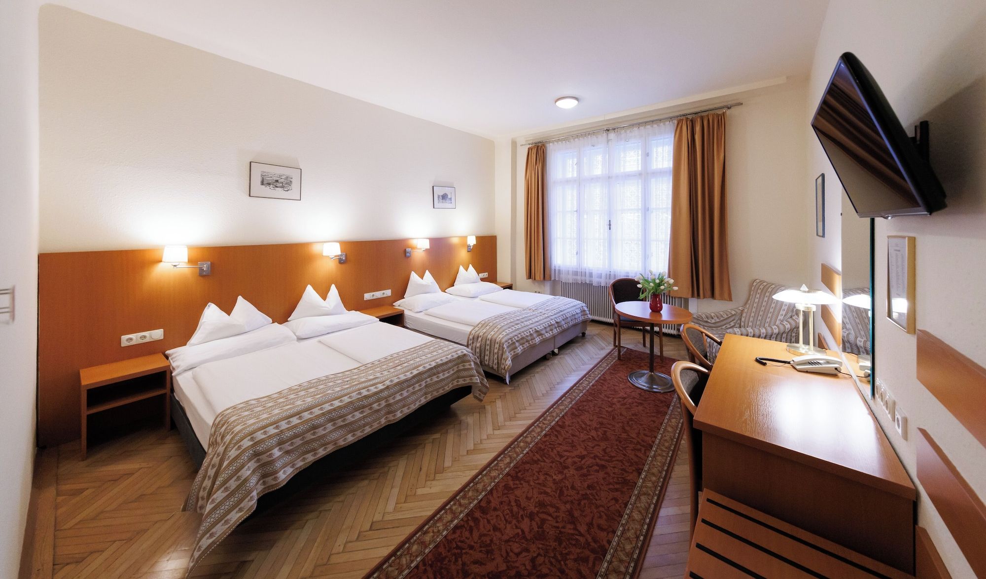 Continental Hotel-Pension