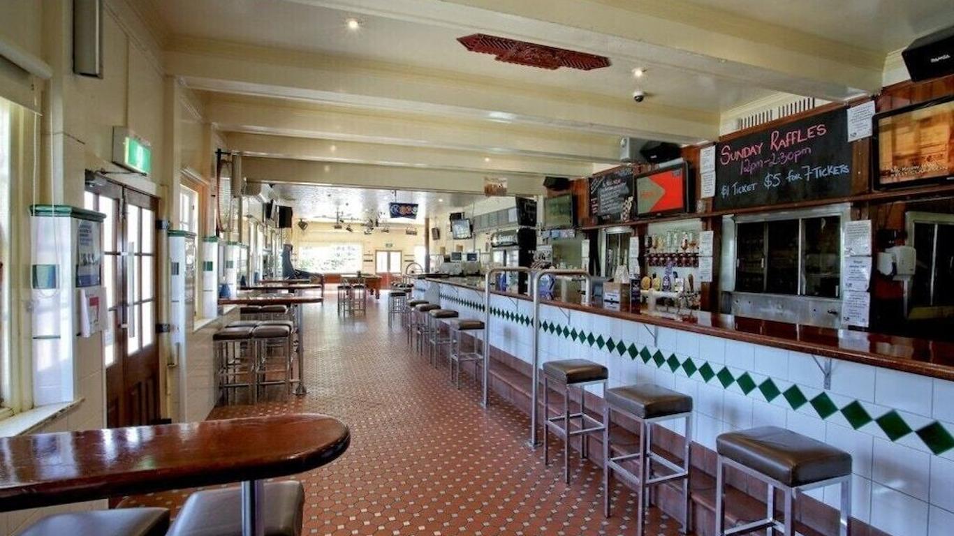 Canungra Hotel