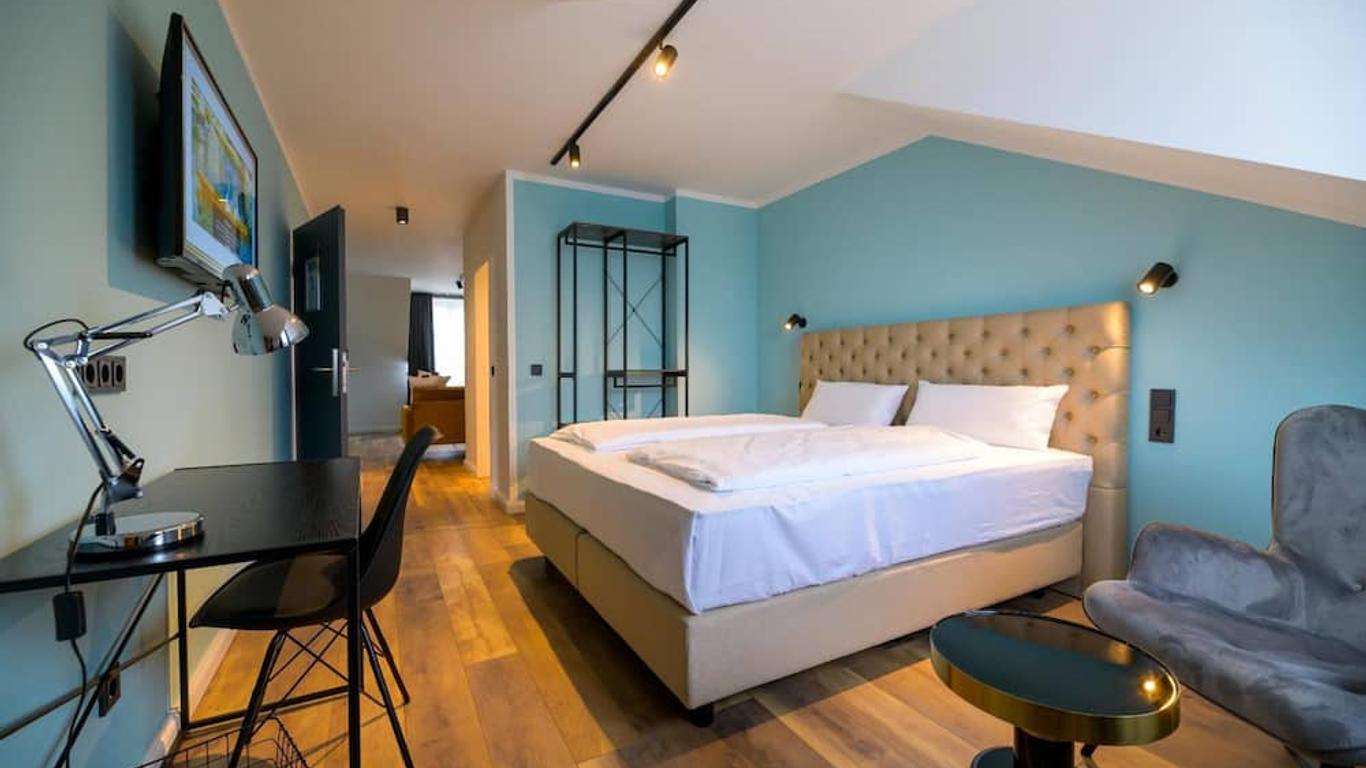 Nikii City Hotel