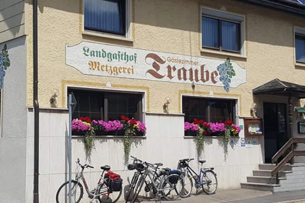 Gebäude