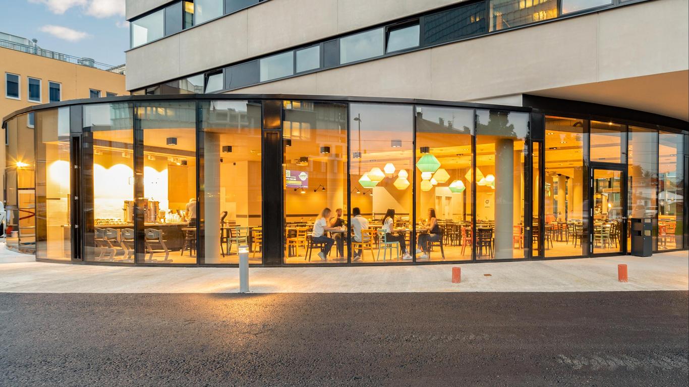 harry's XL Hotel