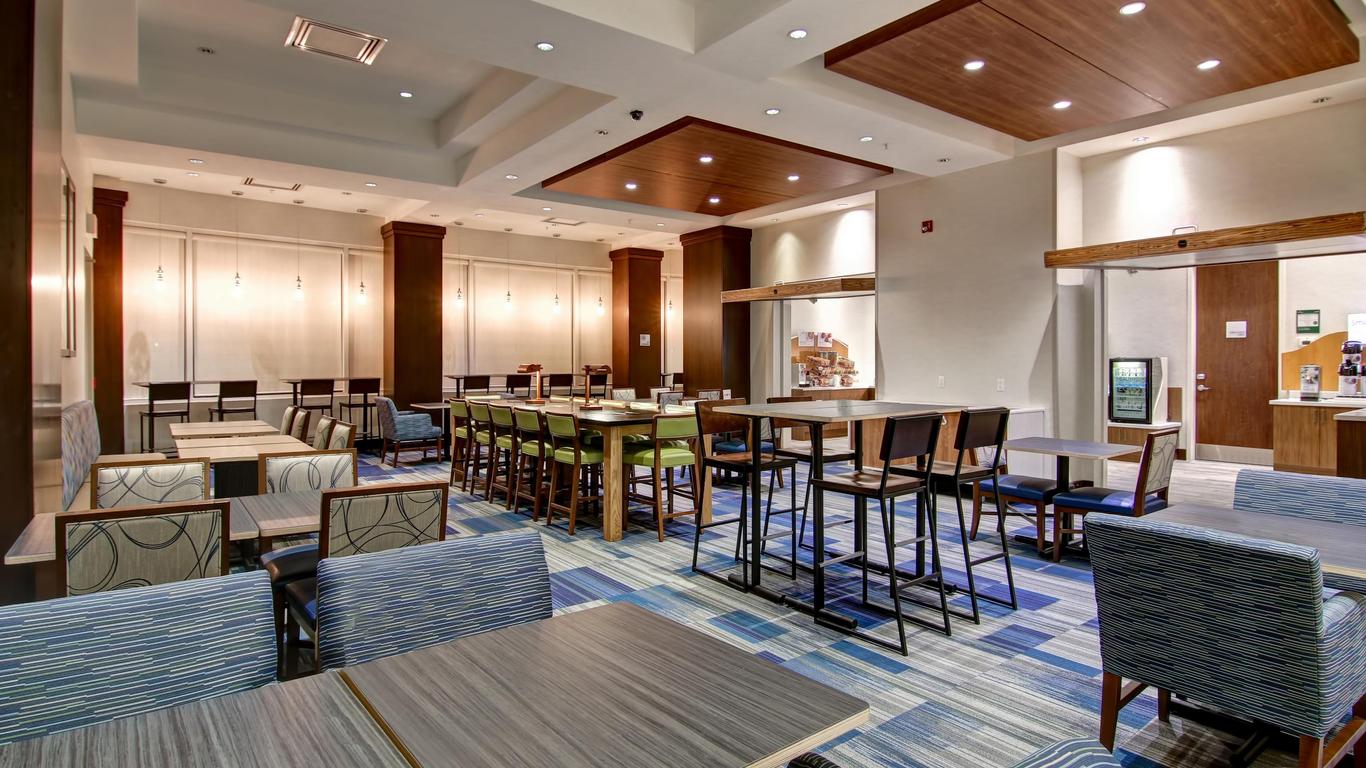 Holiday Inn Express Hotel & Suites Toronto - Markham