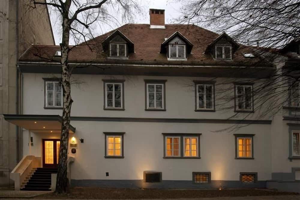 Gebäude