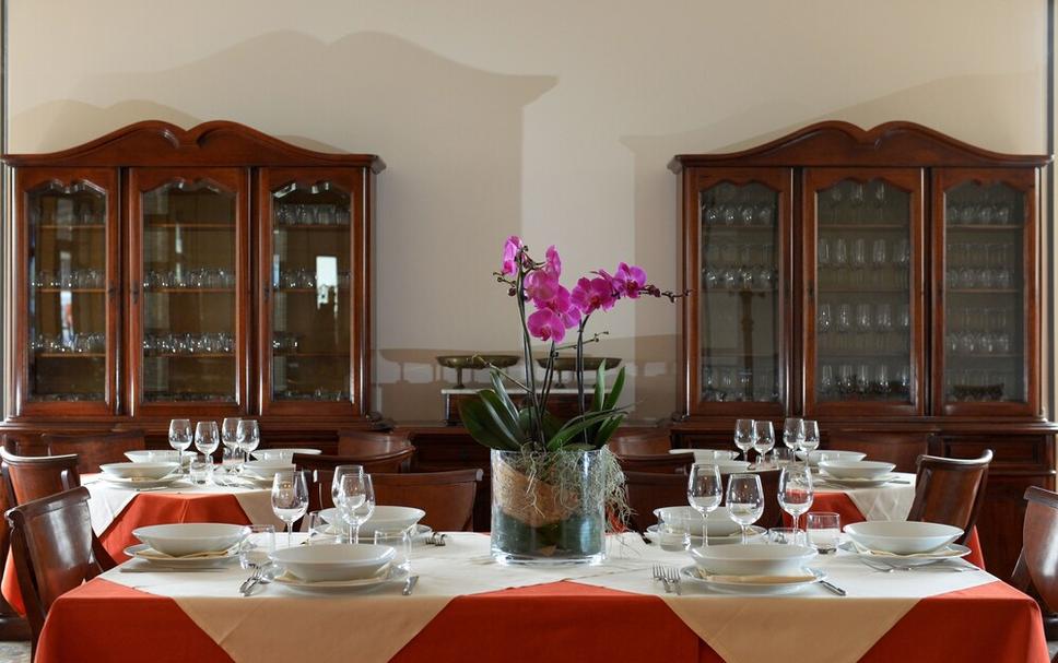 Hotel San Benedetto ab 70 €. Hotels in Peschiera del Garda - KAYAK