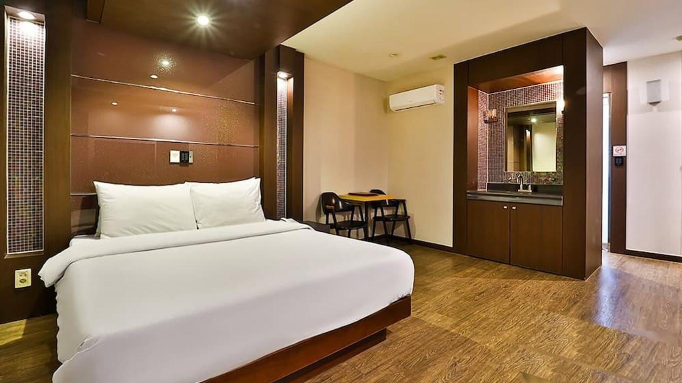 Hotel Airport June
