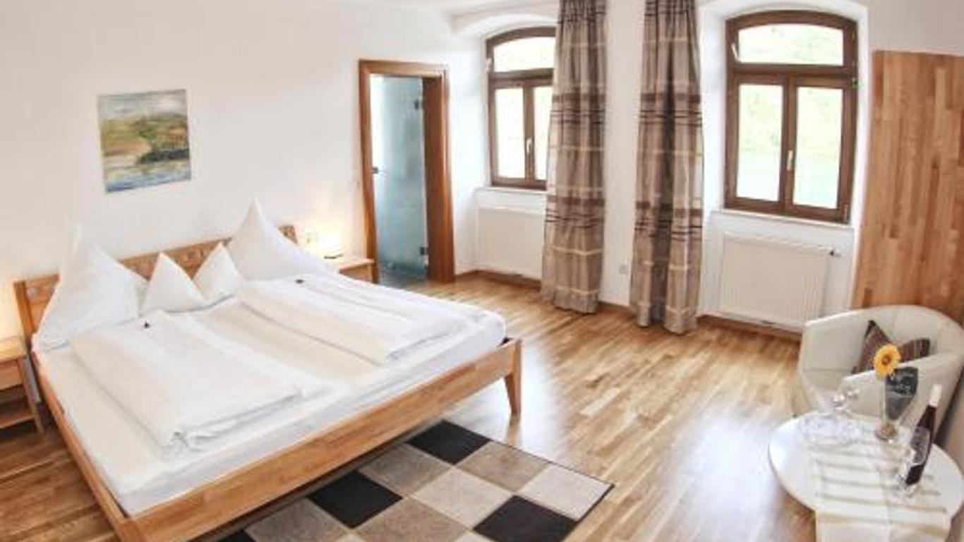 Hotel- Weingut- Moselloreley