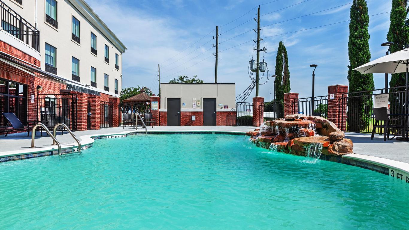 Holiday Inn Express & Suites Sealy