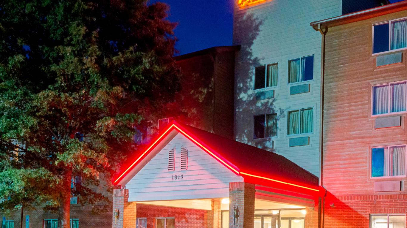 Red Roof PLUS+ Raleigh Downtown - NCSU/Conv Center