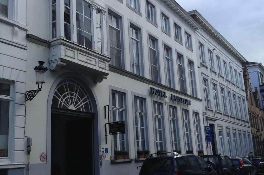 Gebäude