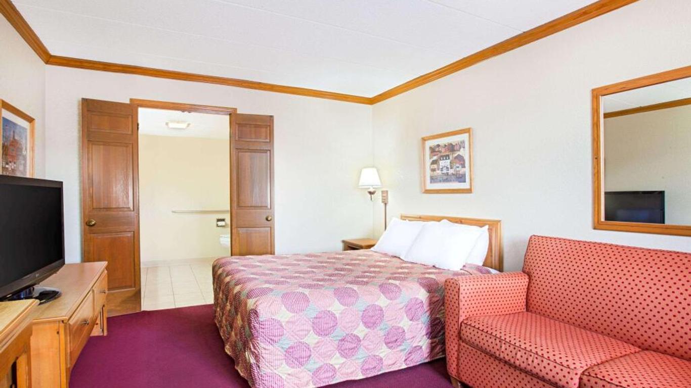 Days Inn by Wyndham Auburn