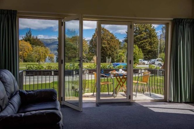 Te Anau Lakefront Bed and Breakfast