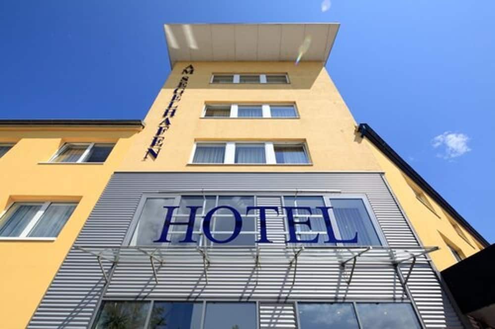 Gebäude