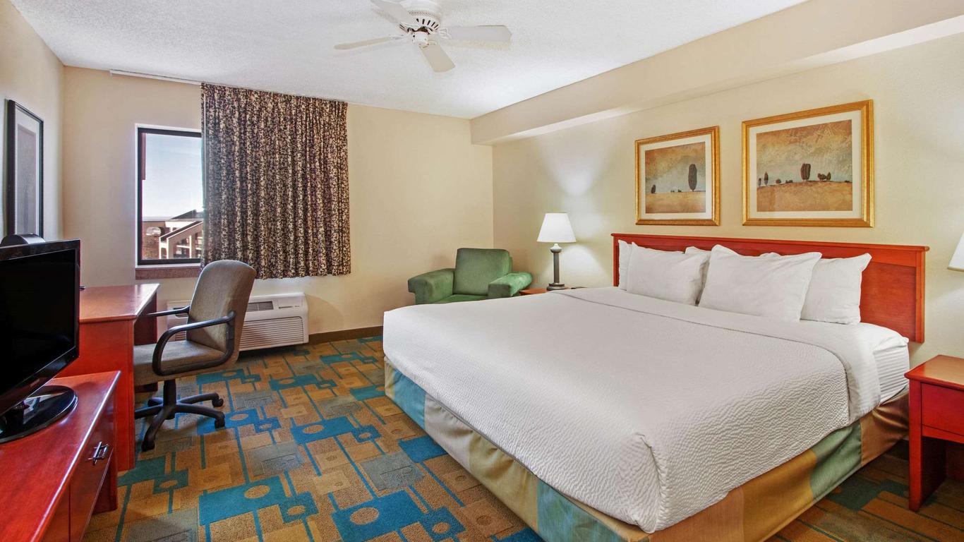 La Quinta Inn & Suites by Wyndham Albuquerque Journal Ctr NW