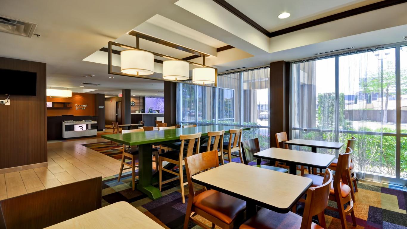 Fairfield Inn & Suites Dallas Medical/Market Center