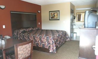 Hollywood Palms Inn and Suites