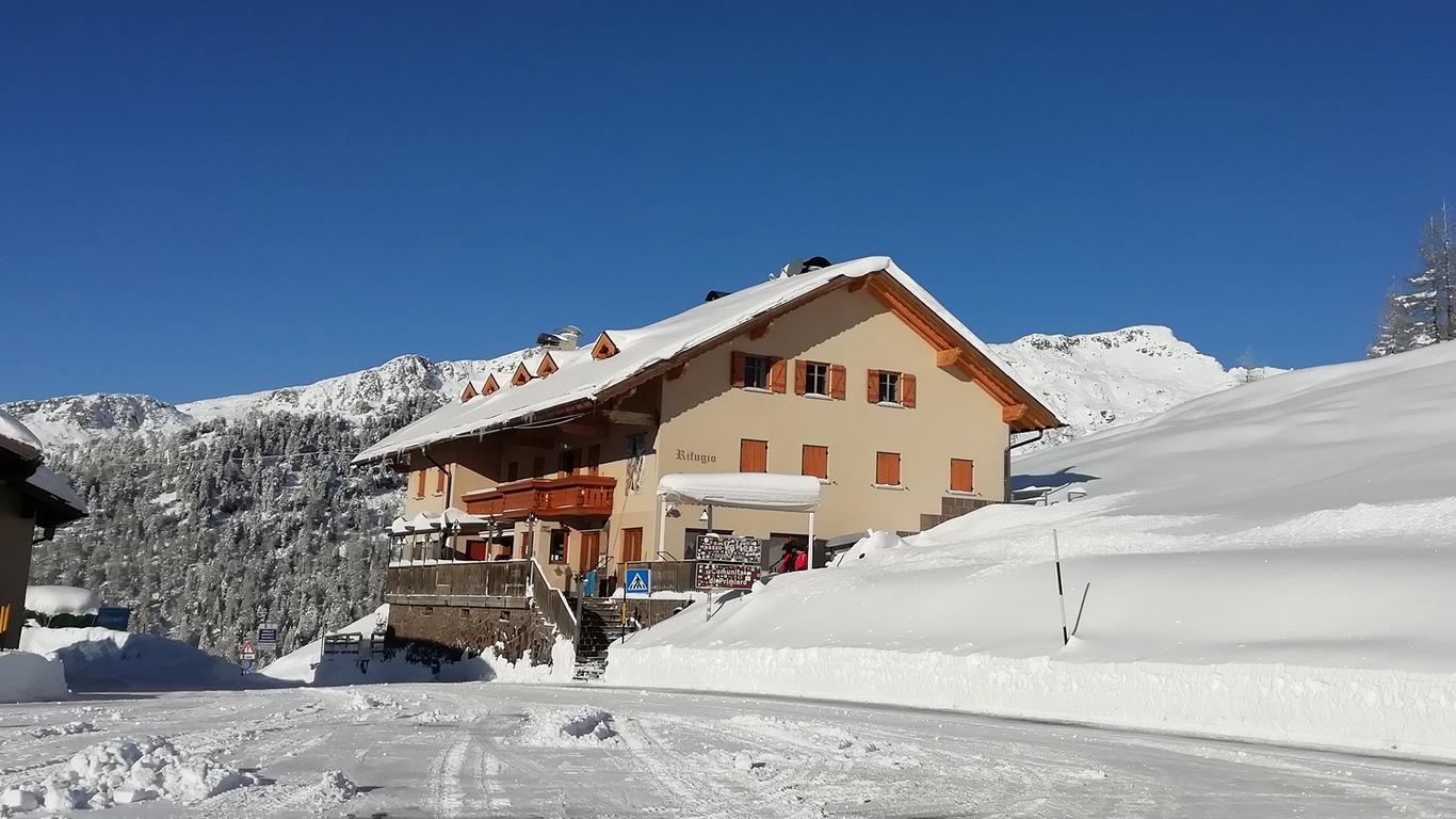 Rifugio Capanna Passo Valles